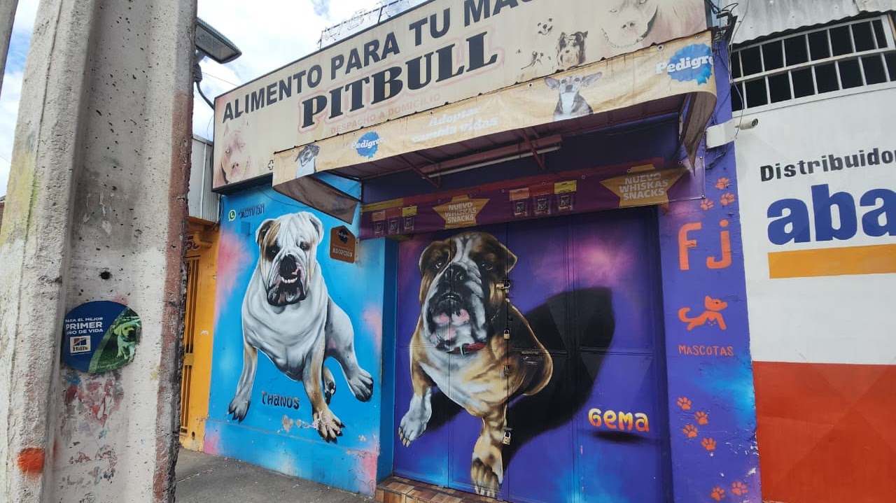 Fachada de la tienda FJ Mascotas en Cerro Navia